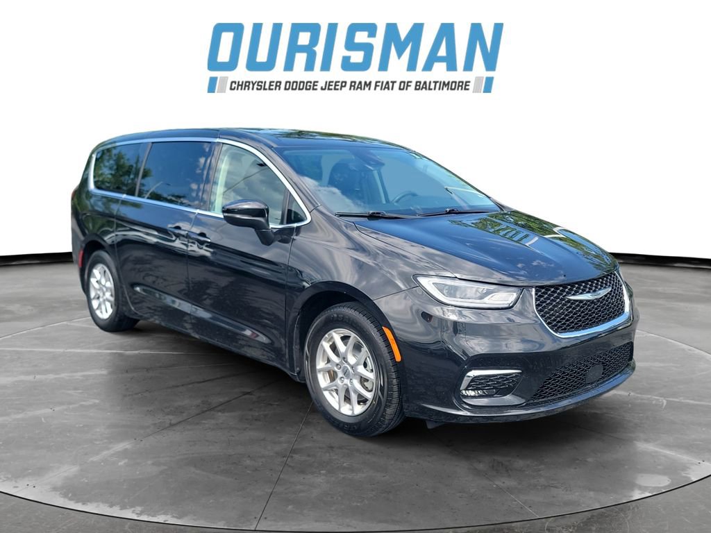 Used 2023 Chrysler Pacifica Touring-L