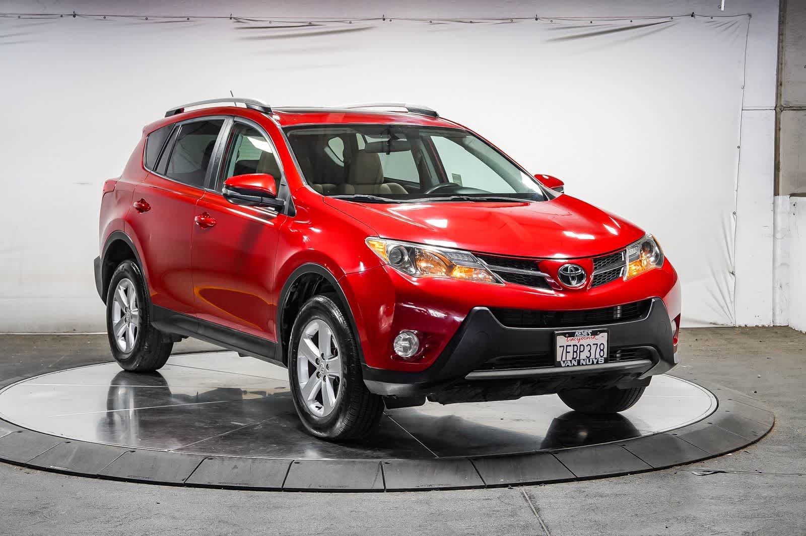 Used 2014 Toyota RAV4 XLE w/ Preferred Accessory Package FWD image 5