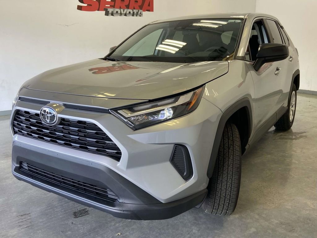 Used 2025 Toyota RAV4 LE image 7