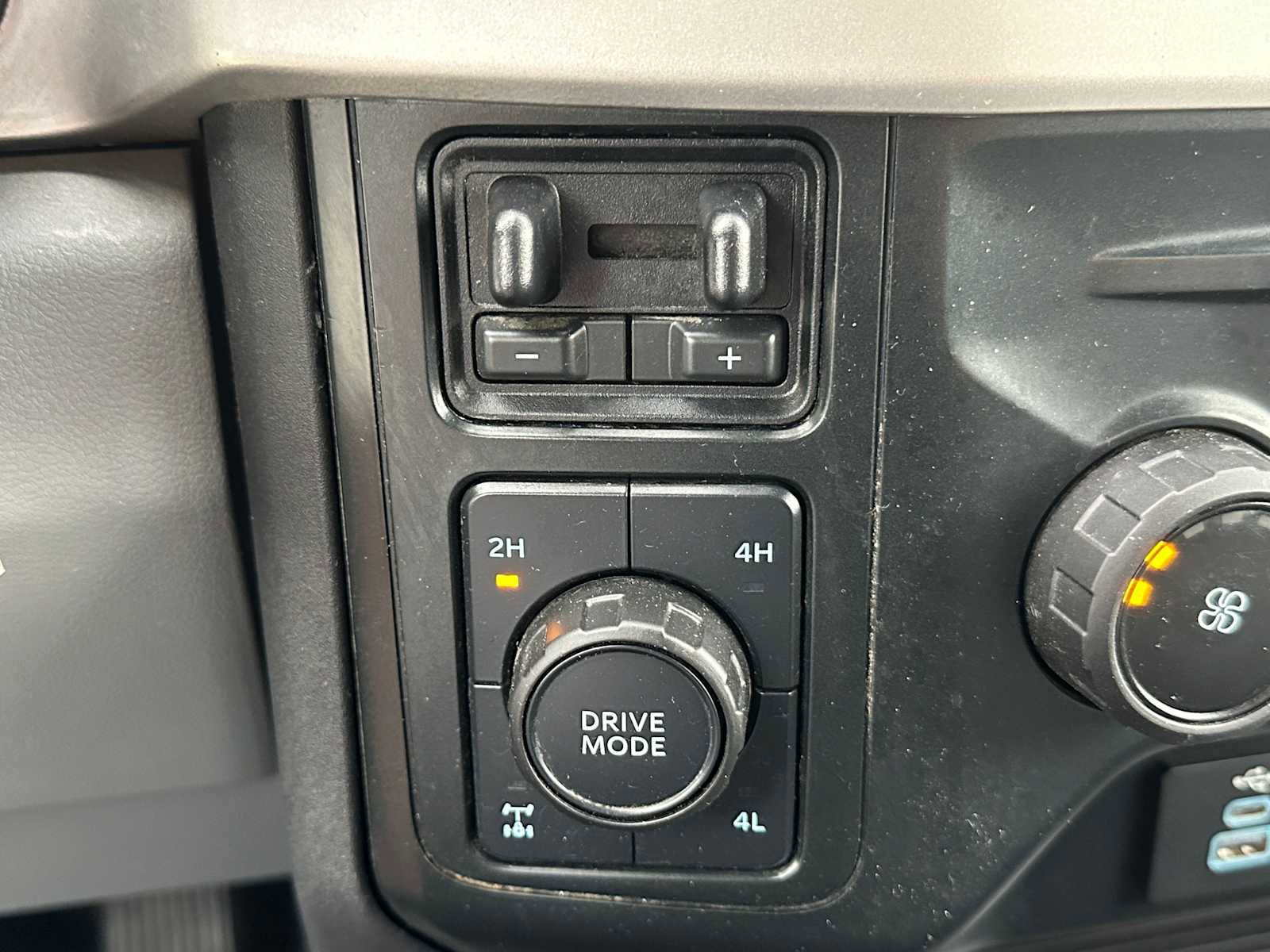 Used 2023 Ford F350 XLT image 29