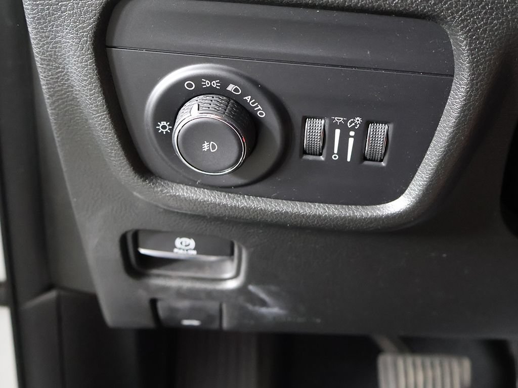 Used 2023 Jeep Grand Cherokee Limited AWD/4WD image 38