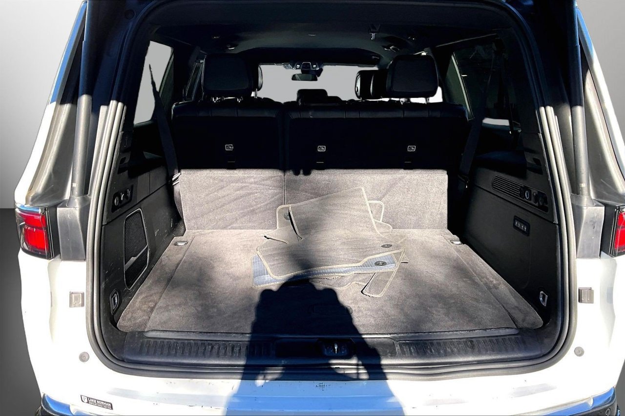 Certified 2024 Jeep Wagoneer L Series II w/ Flexible Seating Group AWD/4WD image 25