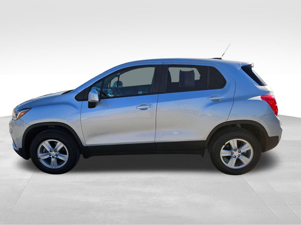 Used 2022 Chevrolet Trax LS w/ Tint and Cruise Package AWD/4WD image 10