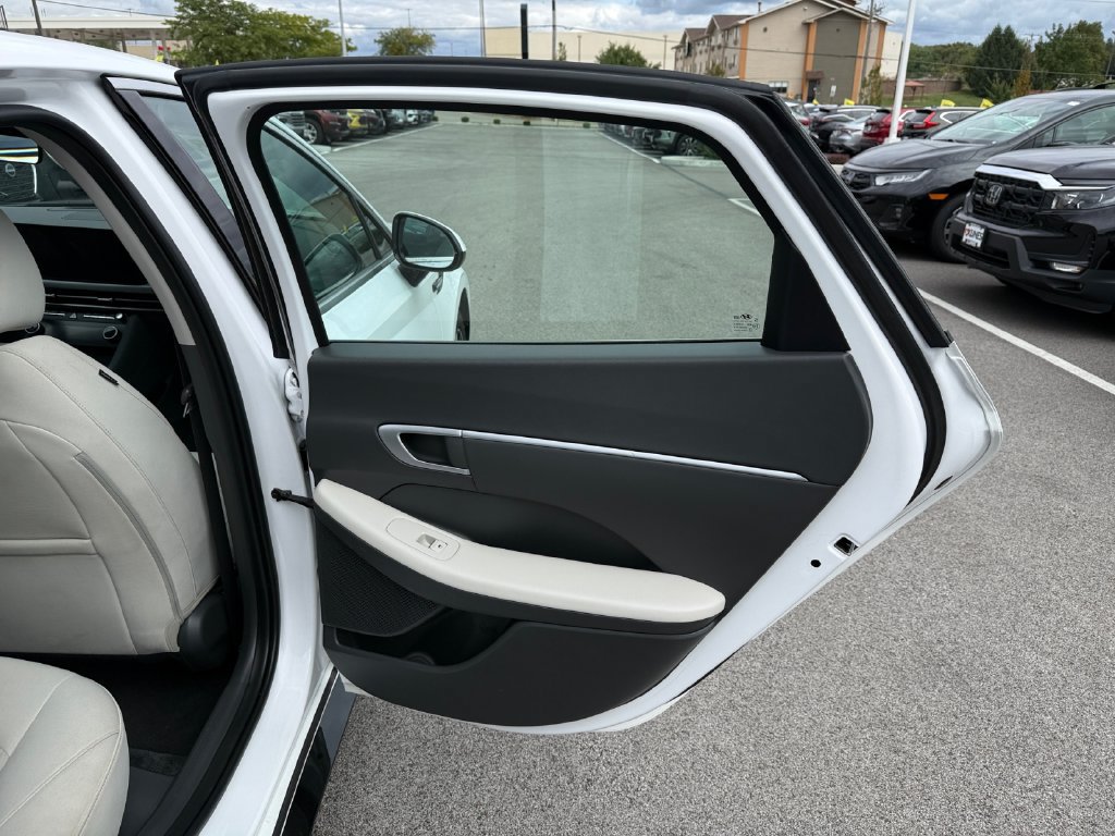 Used 2025 Hyundai Sonata SEL FWD image 23