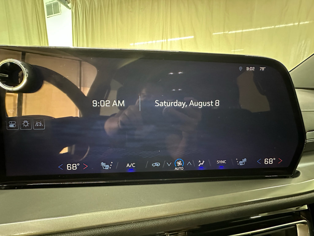 Used 2024 Chevrolet Traverse LT w/ LPO, Floor Liner Package FWD image 30