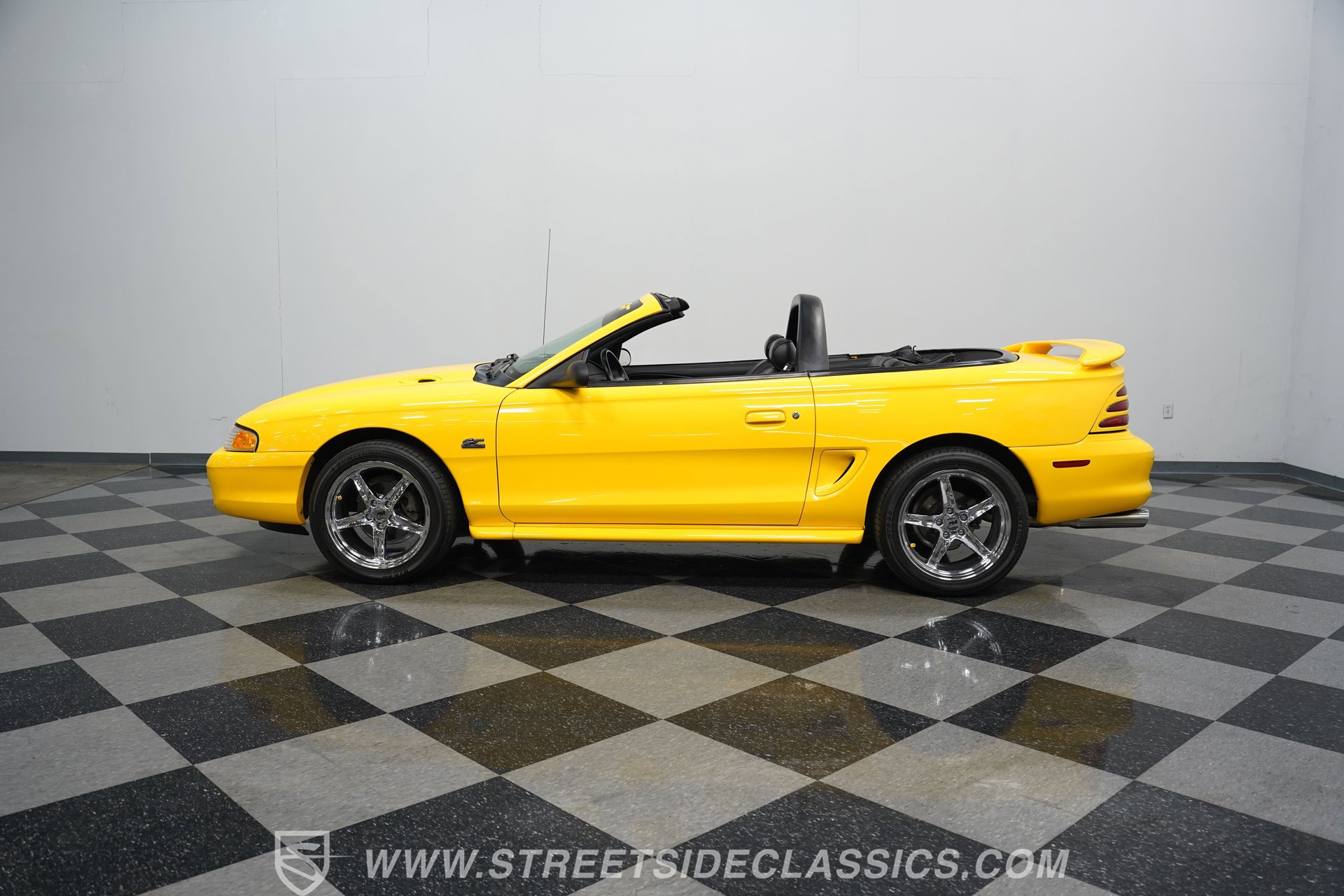Used 1995 Ford Mustang GT RWD image 2