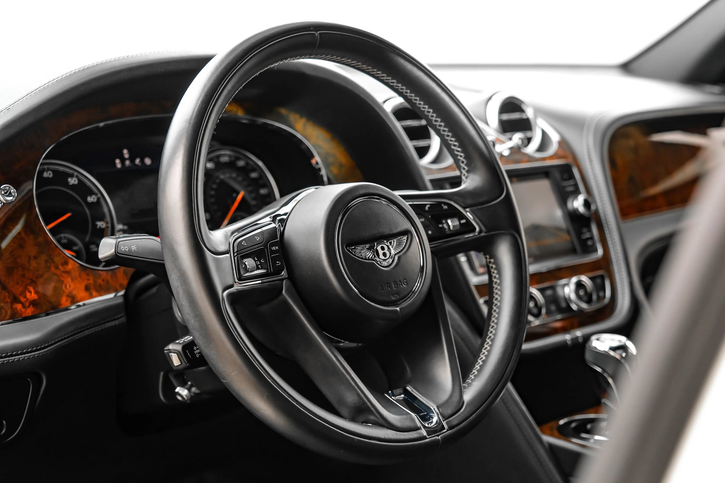 Used 2019 Bentley Bentayga AWD/4WD image 11