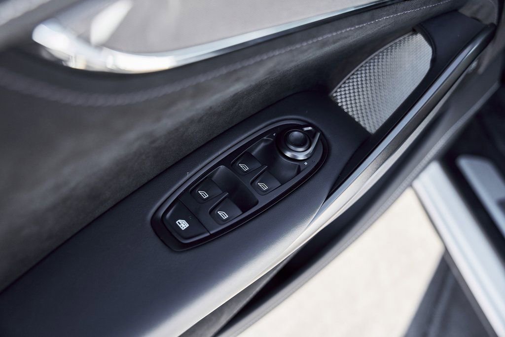 Used 2025 Aston Martin DBX 707 image 34