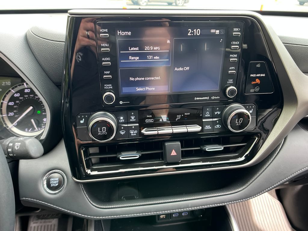 Used 2022 Toyota Highlander XLE AWD/4WD image 17