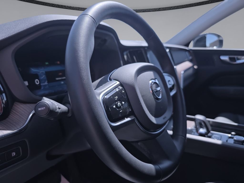 Certified 2023 Volvo XC60 T8 Plus AWD/4WD image 18