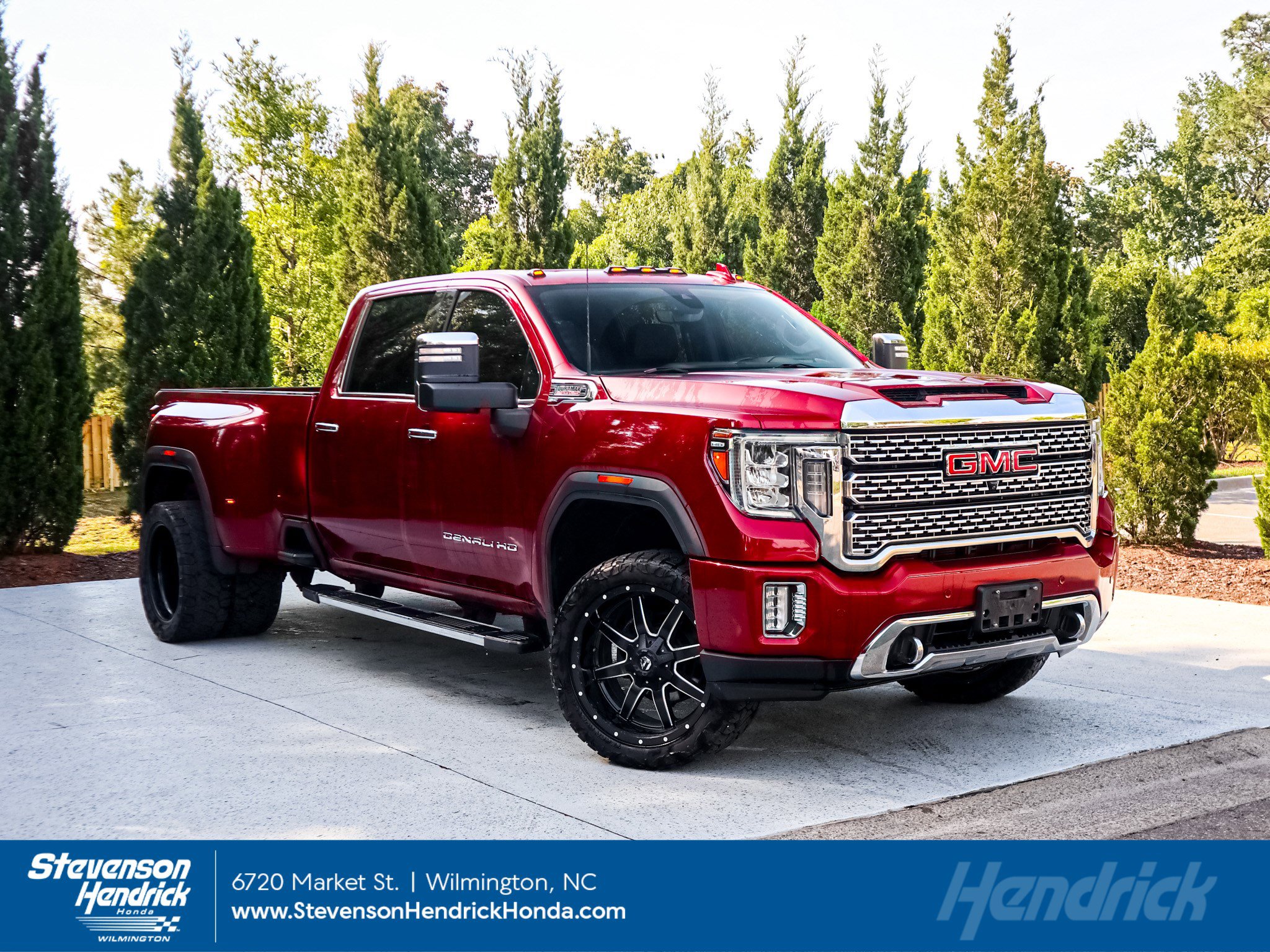 Used 2020 GMC Sierra 3500 Denali w/ Denali Ultimate Package AWD/4WD image 1