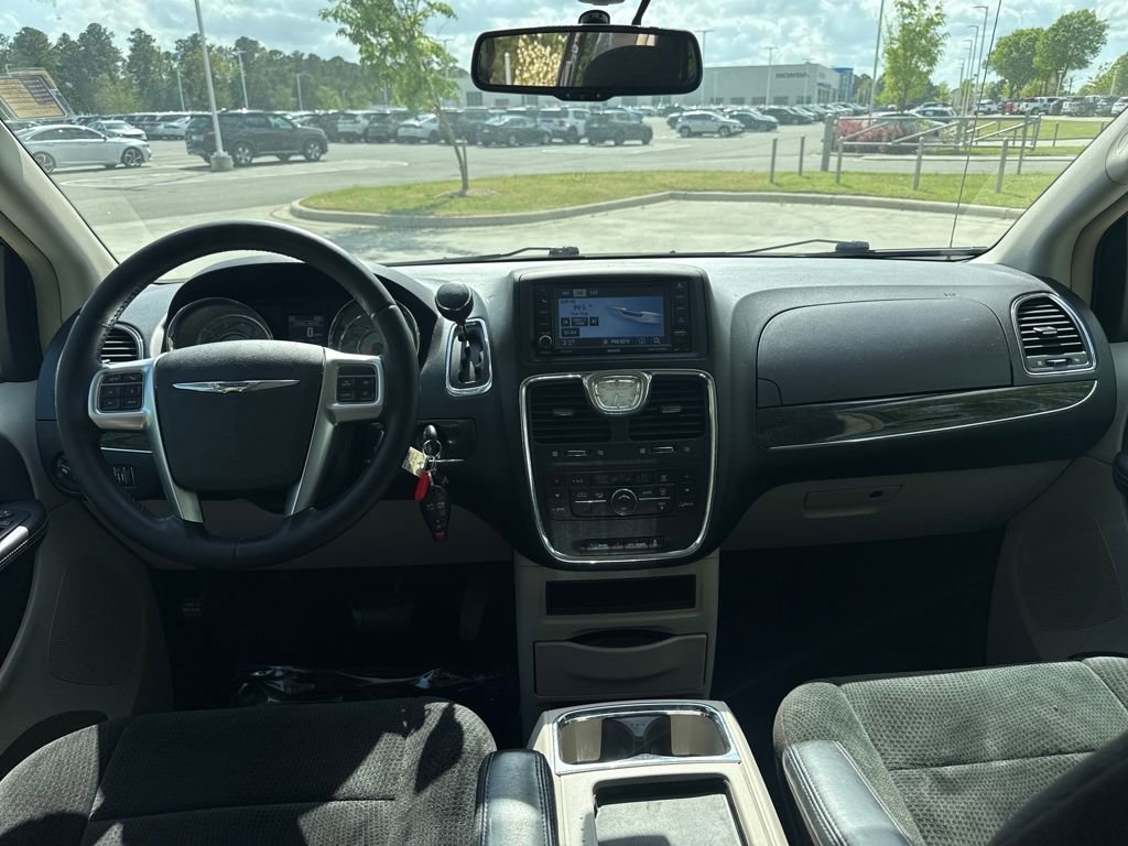 Used 2012 Chrysler Town & Country Touring image 18