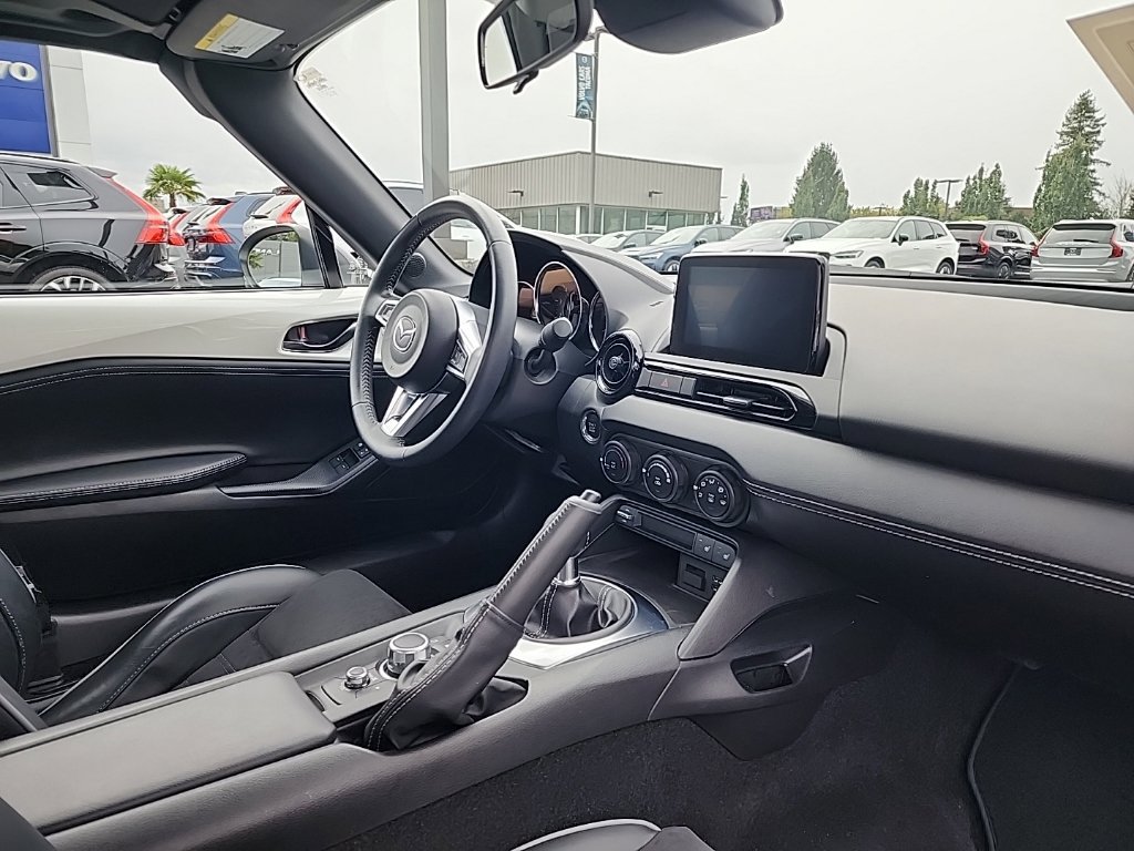 Used 2023 MAZDA MX-5 Miata Club RWD image 16