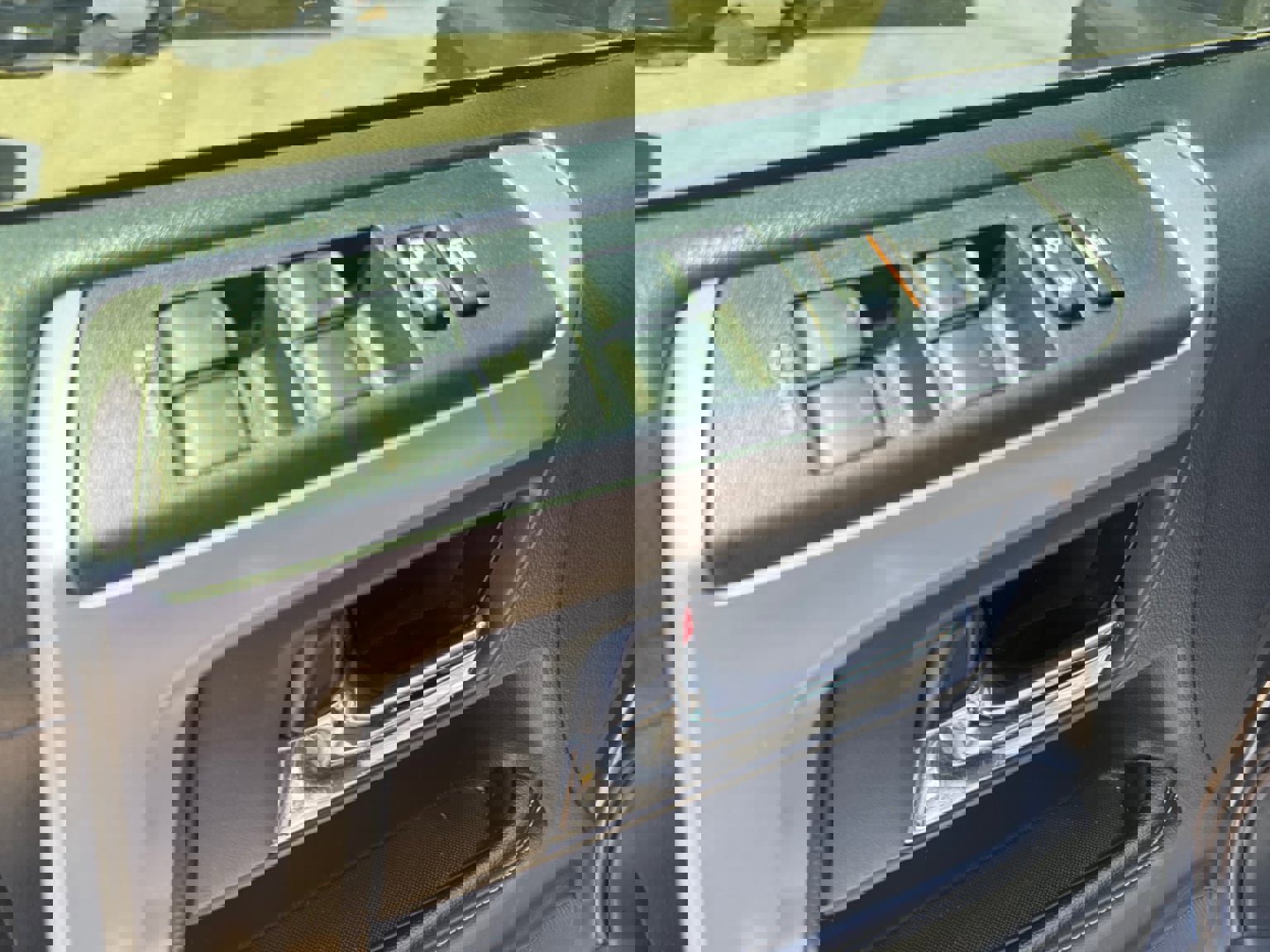 Used 2016 Toyota 4Runner SR5 AWD/4WD image 11