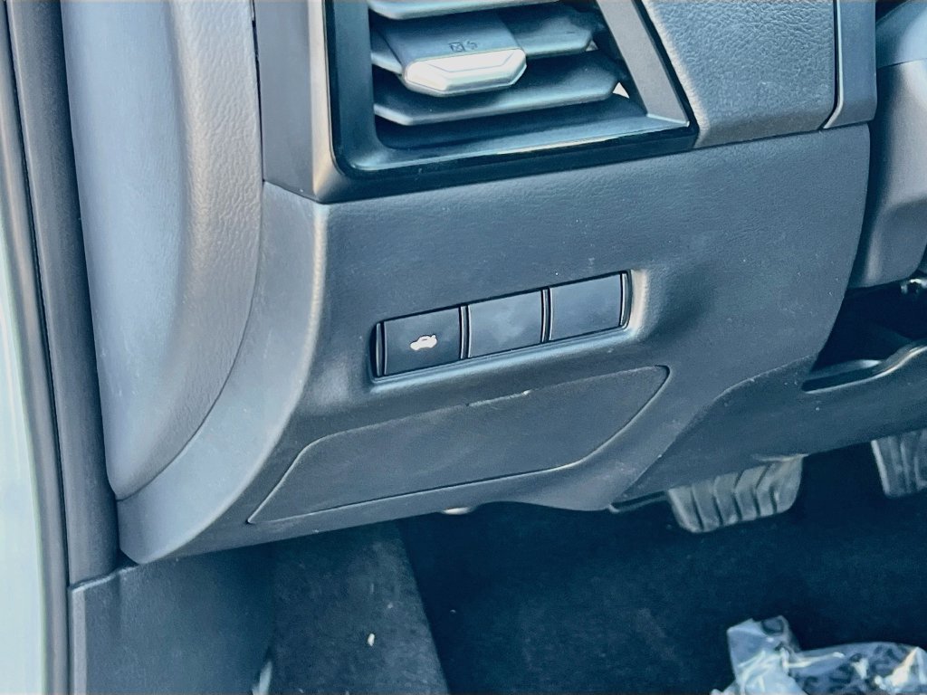 New 2027 Nissan Sentra SR FWD image 10