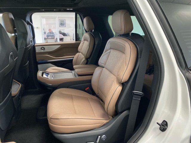 New 2026 Lincoln Navigator Black Label AWD/4WD image 12