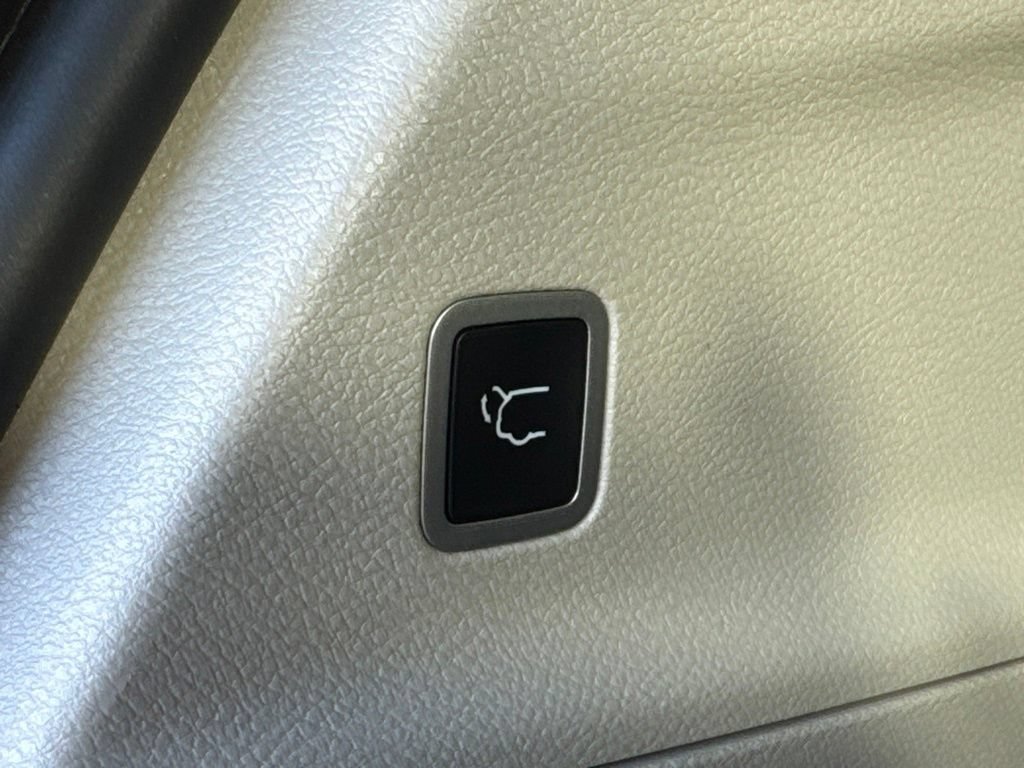 Certified 2024 Chrysler Pacifica Touring-L FWD image 41