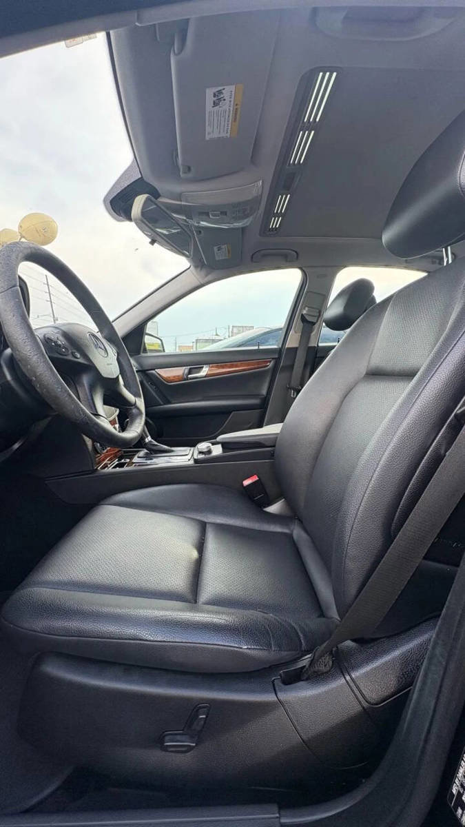 Used 2011 Mercedes-Benz C 300 Sedan image 6