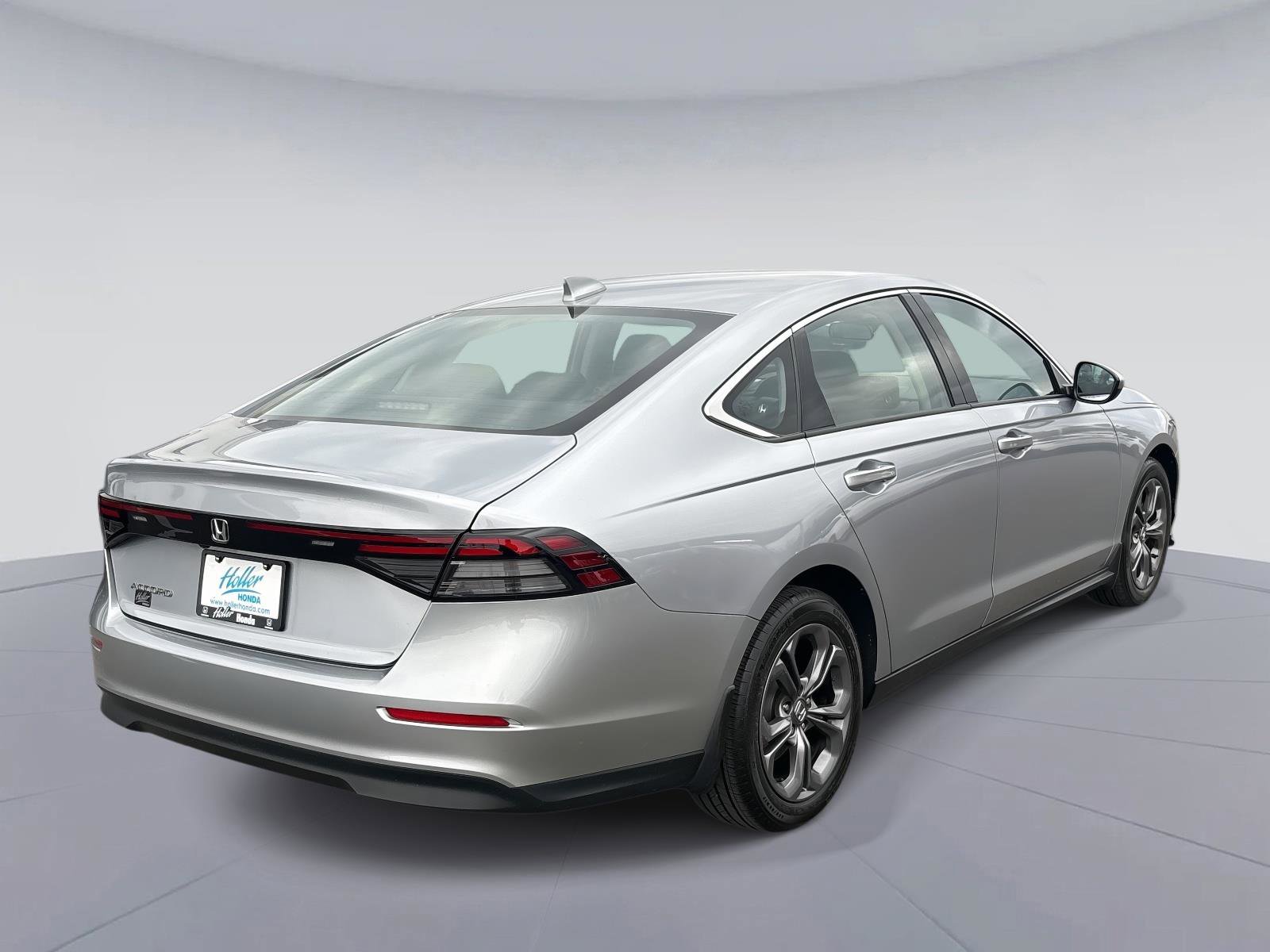 Used 2023 Honda Accord EX image 4