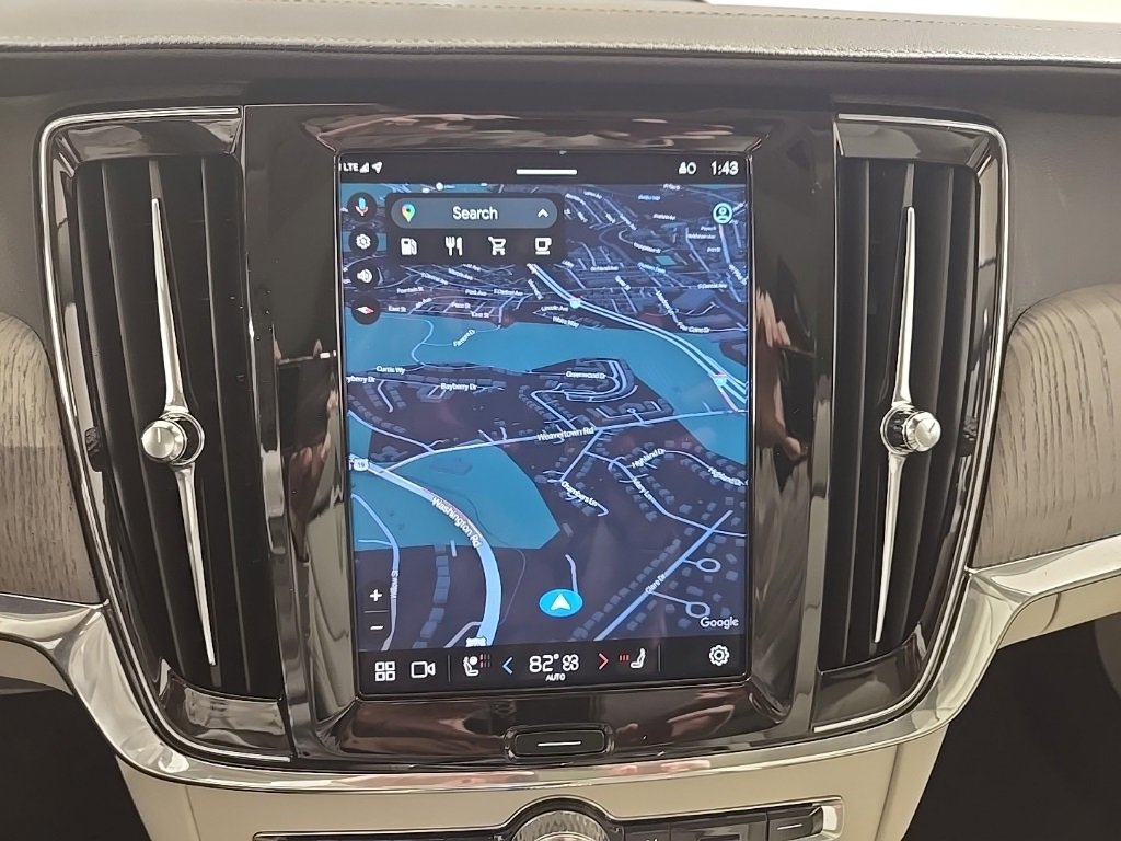 Used 2024 Volvo V90 B6 Cross Country Ultimate w/ Climate Package image 17