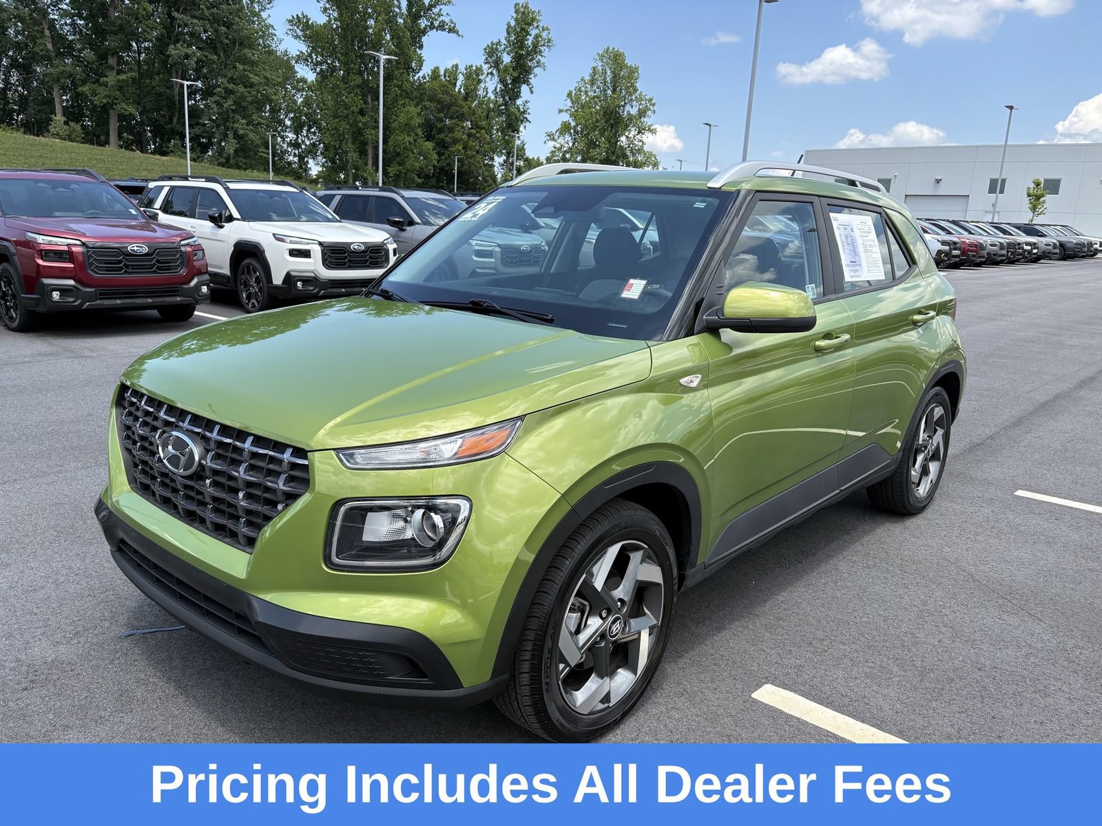 Used 2024 Hyundai Venue SEL FWD image 3