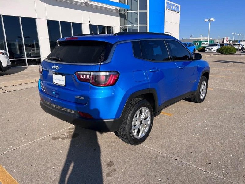 Used 2025 Jeep Compass Latitude image 2