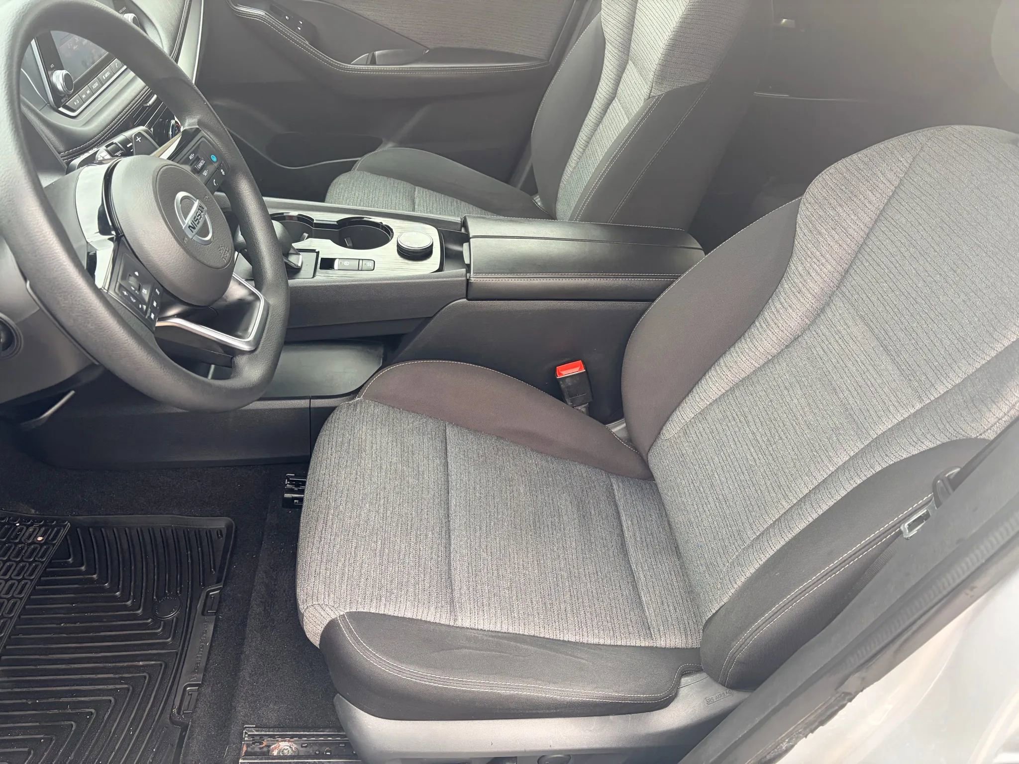 Used 2021 Nissan Rogue SV image 15