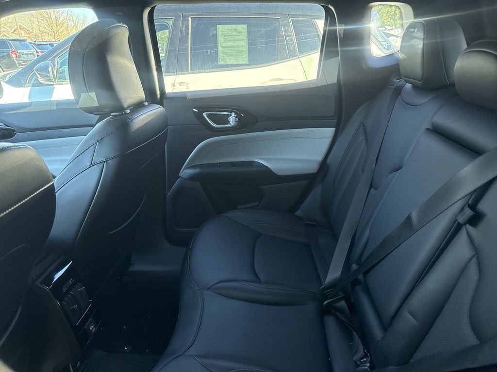 Used 2023 Jeep Compass Limited image 10