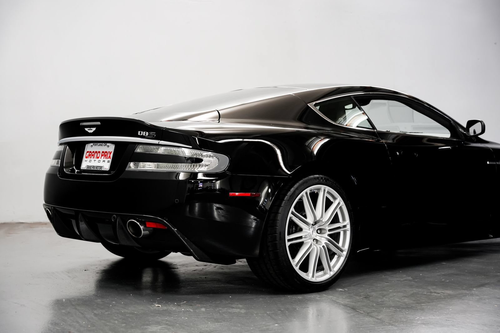 Used 2009 Aston Martin DBS Coupe RWD image 33