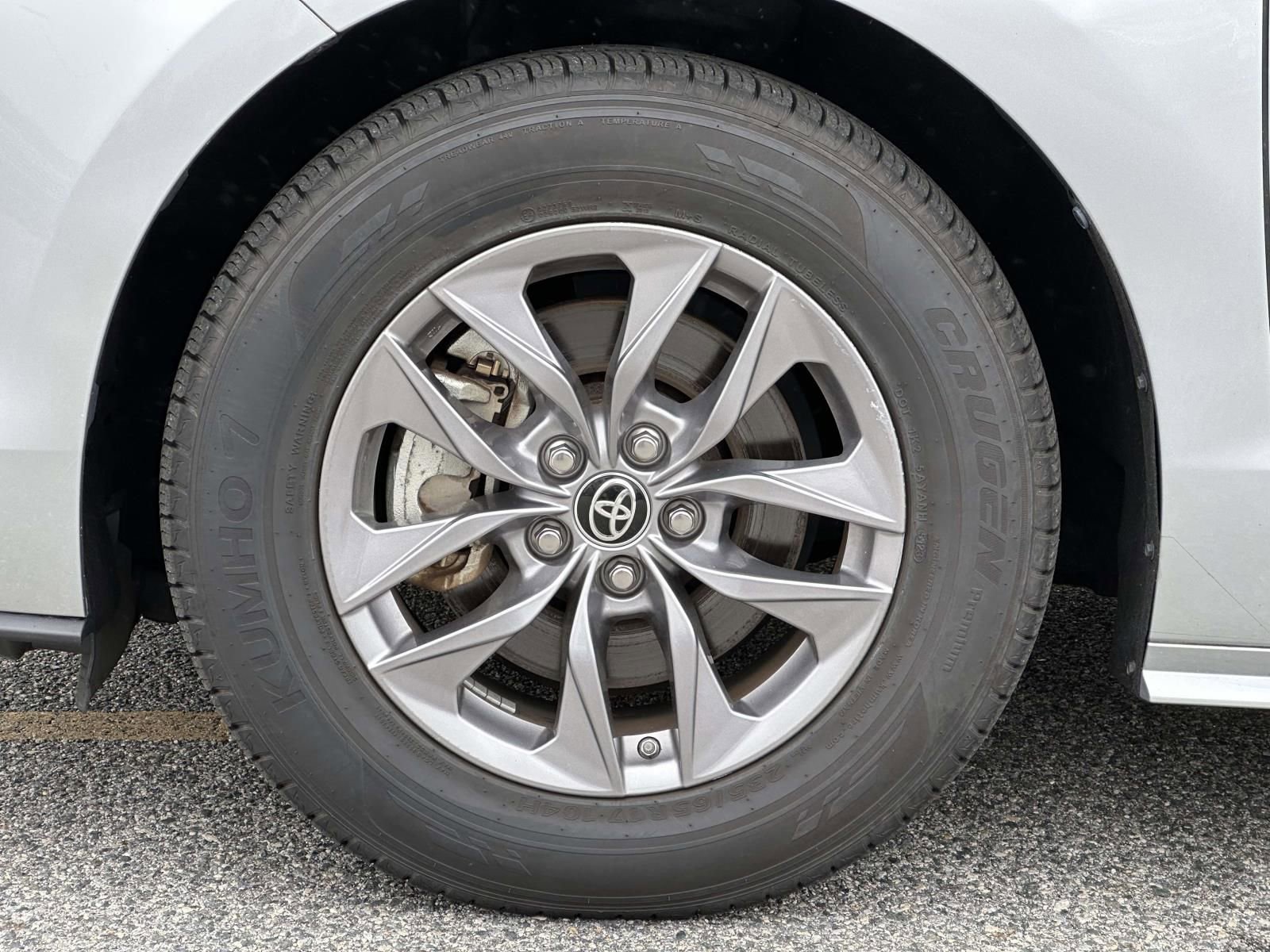 Used 2021 Toyota Sienna LE image 7