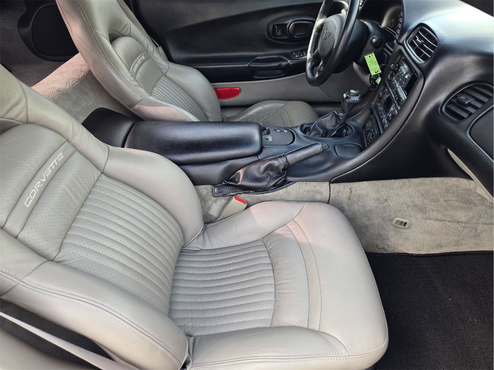 Used 2004 Chevrolet Corvette Coupe w/ Preferred Equipment Group RWD image 14
