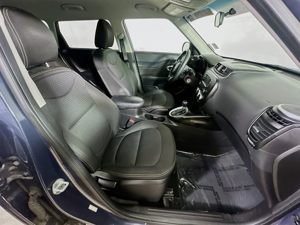 Used 2015 Kia Soul + FWD image 11