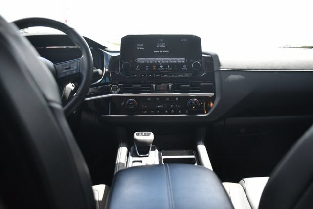 Used 2023 Nissan Pathfinder SL w/ Lighting Package (N92) AWD/4WD image 14