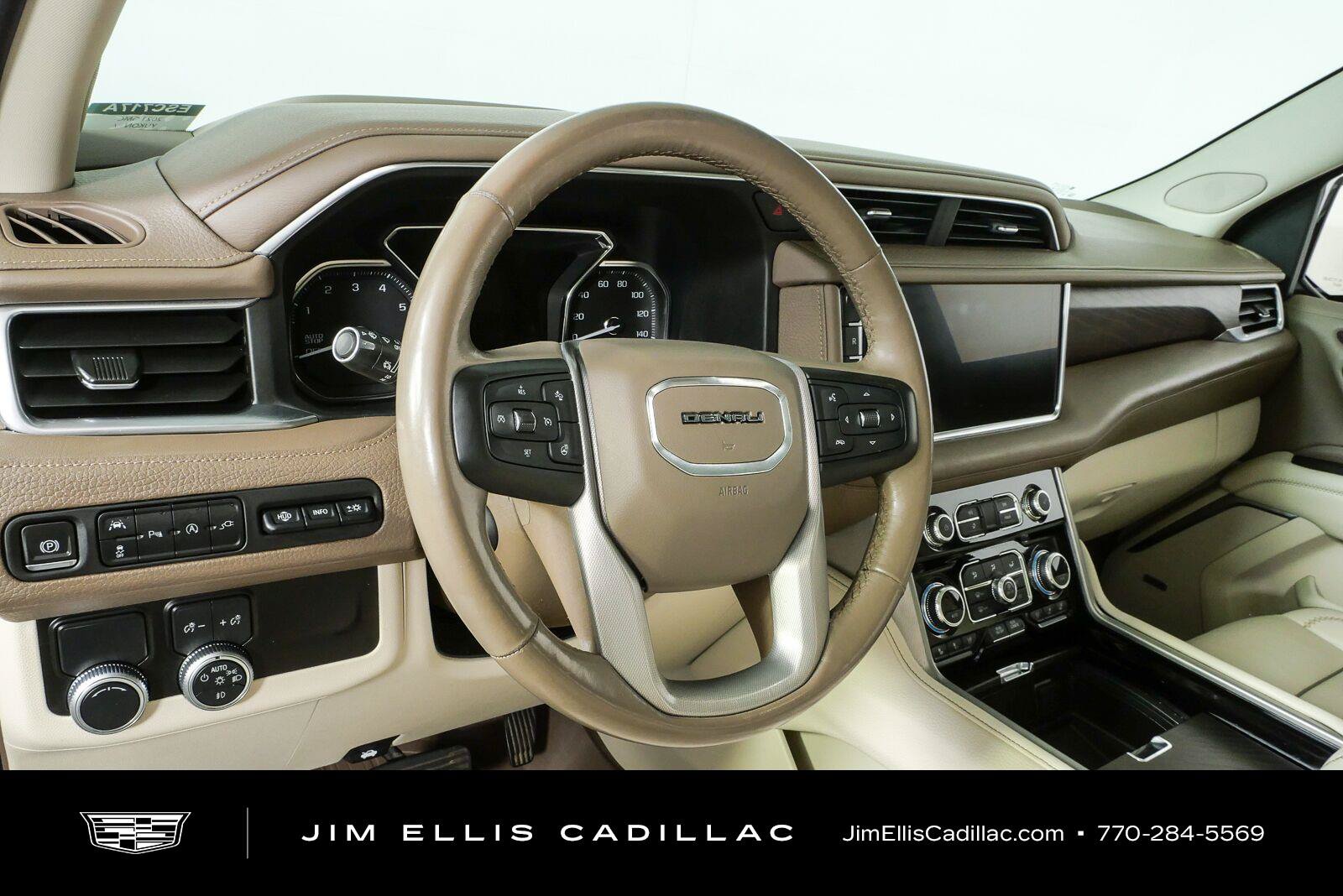 Used 2021 GMC Yukon XL Denali w/ Denali Premium Package RWD image 4