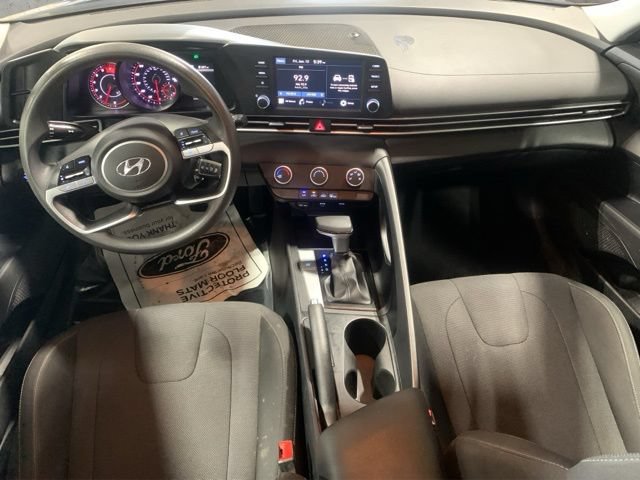 Used 2021 Hyundai Elantra SE FWD image 2