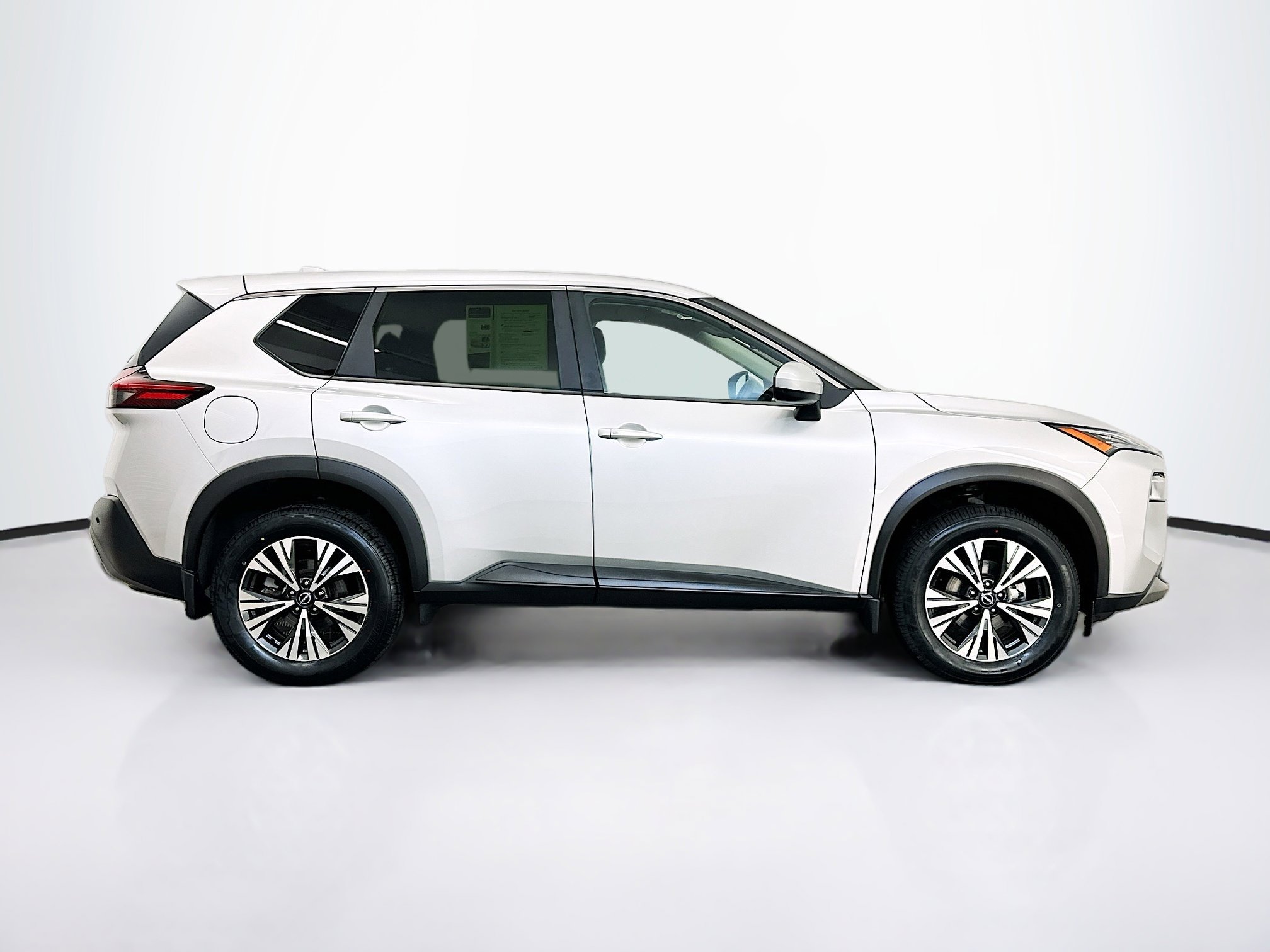 Used 2023 Nissan Rogue SV image 10