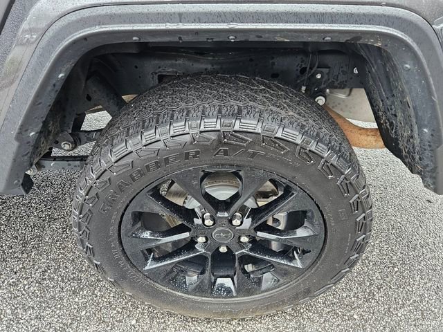 Used 2025 Jeep Gladiator Sport image 8