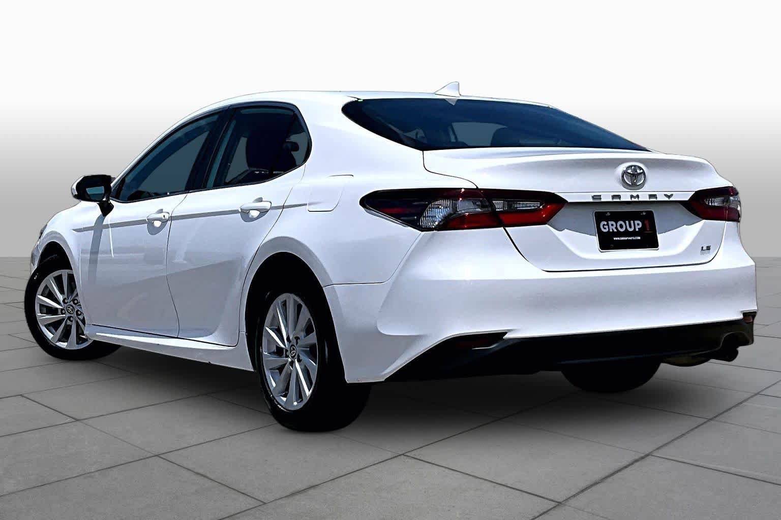 Used 2022 Toyota Camry LE FWD image 12
