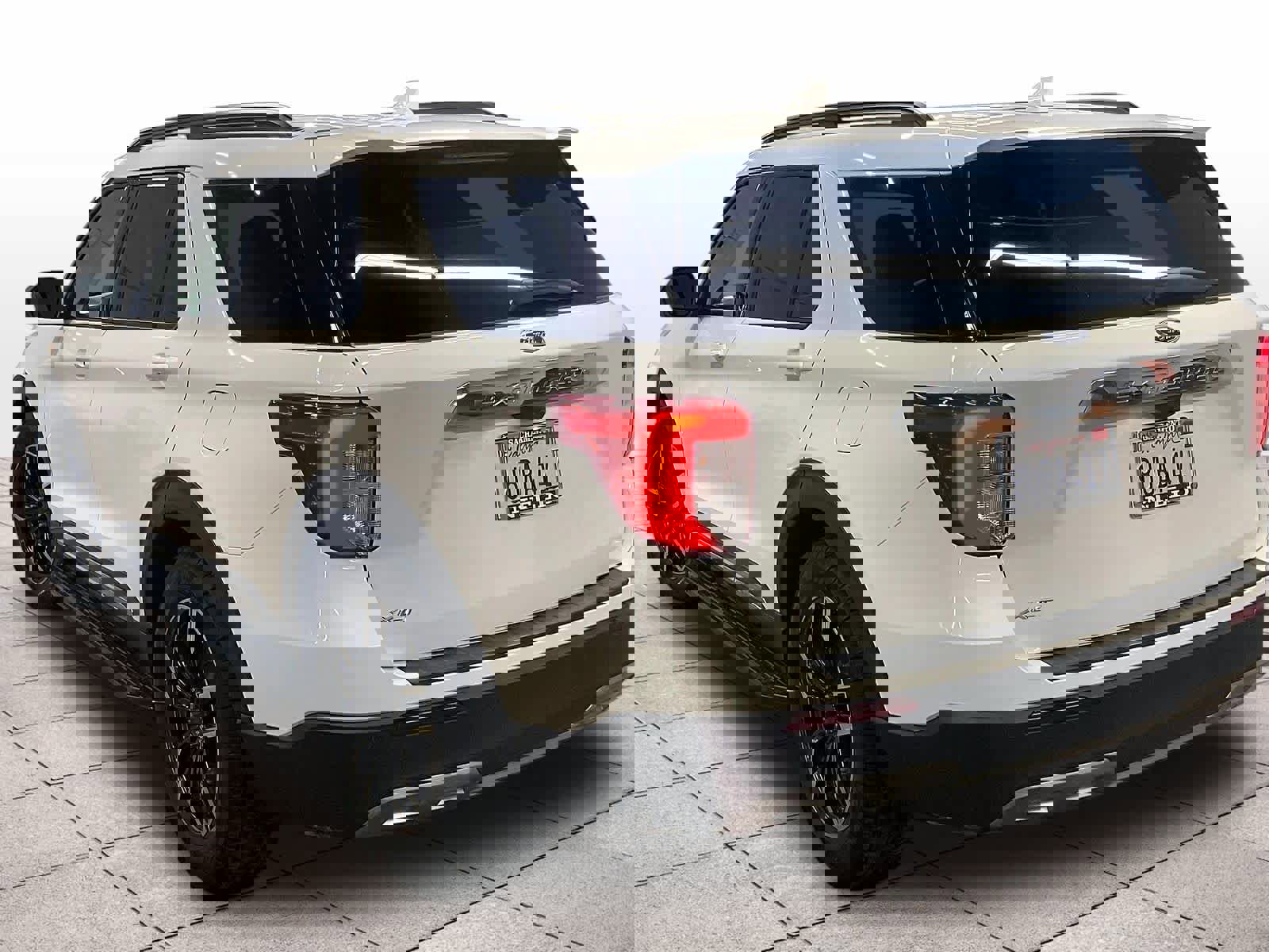 Used 2020 Ford Explorer XLT w/ Equipment Group 202A image 13