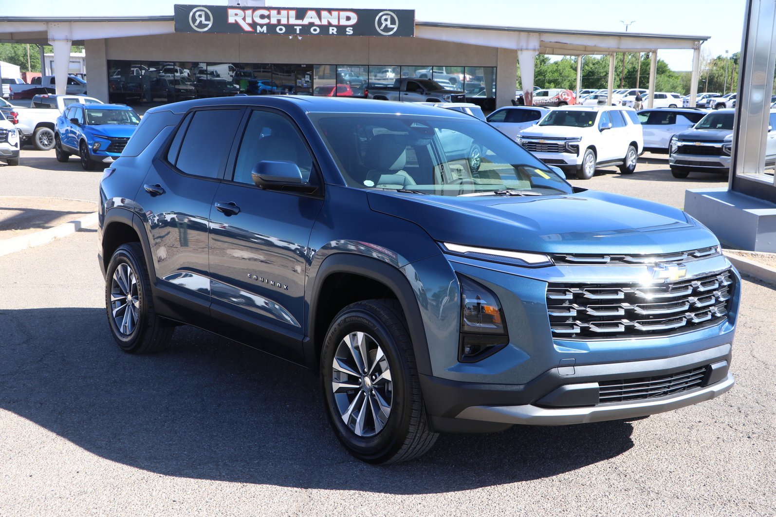 Used 2025 Chevrolet Colorado W/T w/ Advanced Trailering Package RWD image 1