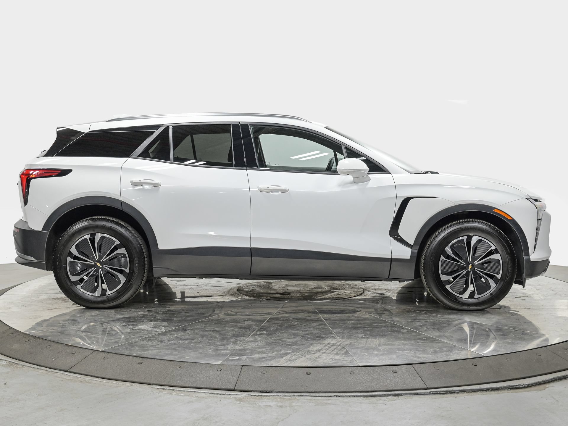 Used 2024 Chevrolet Blazer EV LT AWD/4WD image 8
