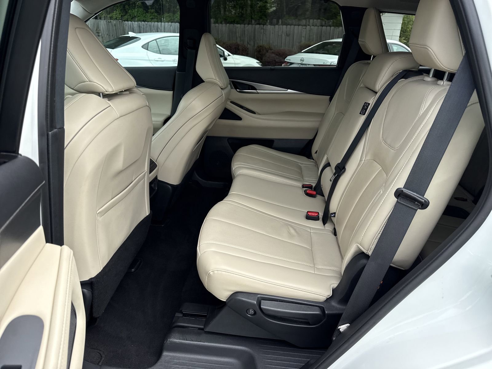 Used 2023 INFINITI QX60 Luxe w/ Cargo Package FWD image 10