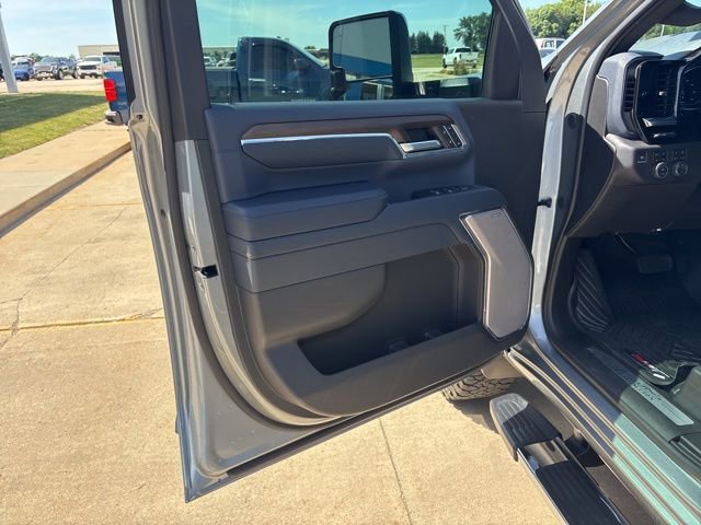 Used 2024 Chevrolet Silverado 2500 High Country w/ Technology Package AWD/4WD image 14