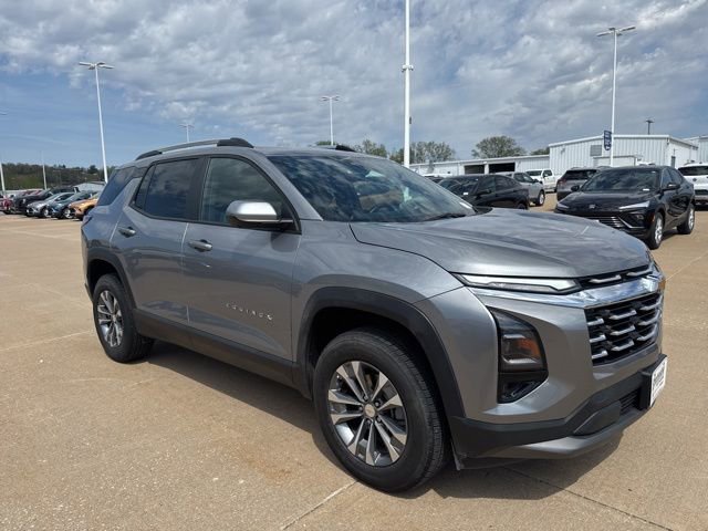 Used 2025 Chevrolet Equinox LT w/ Convenience Package II FWD image 1