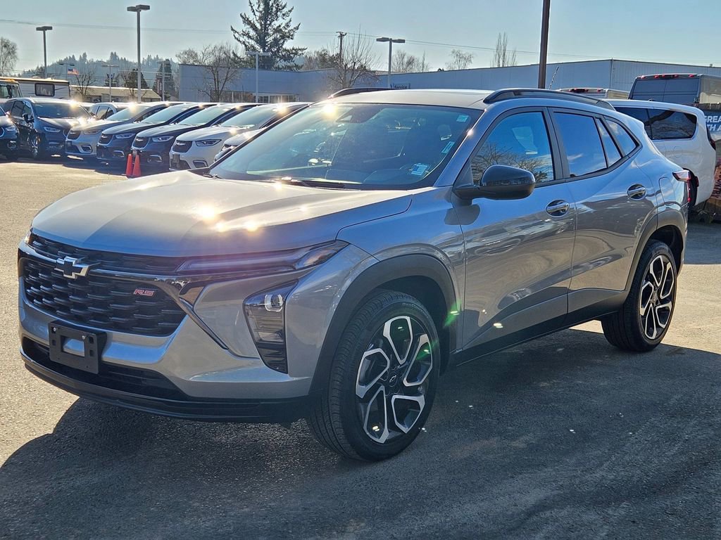Used 2024 Chevrolet Trax RS w/ Sunroof Package image 3