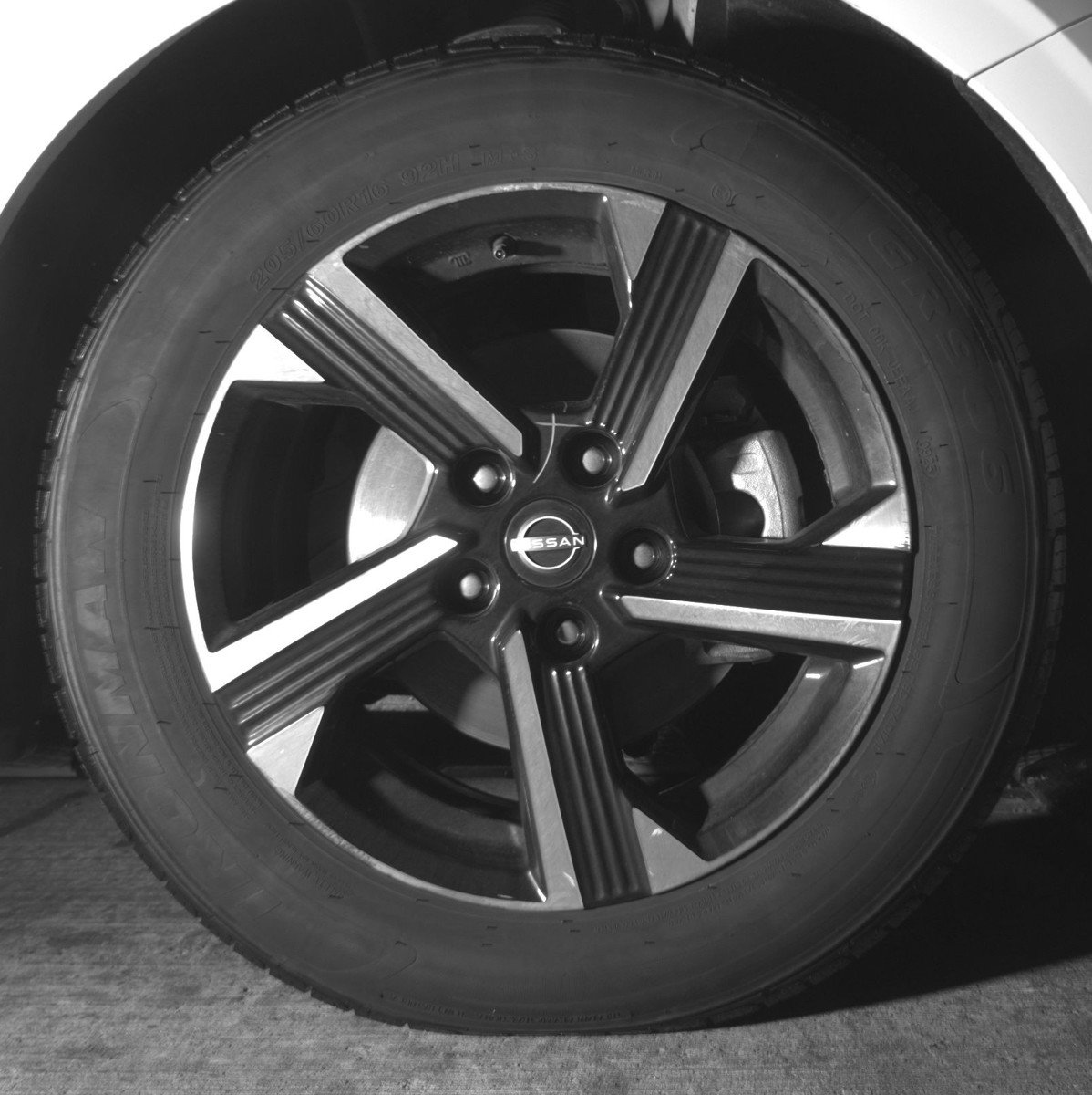 Used 2025 Nissan Sentra SV FWD image 13