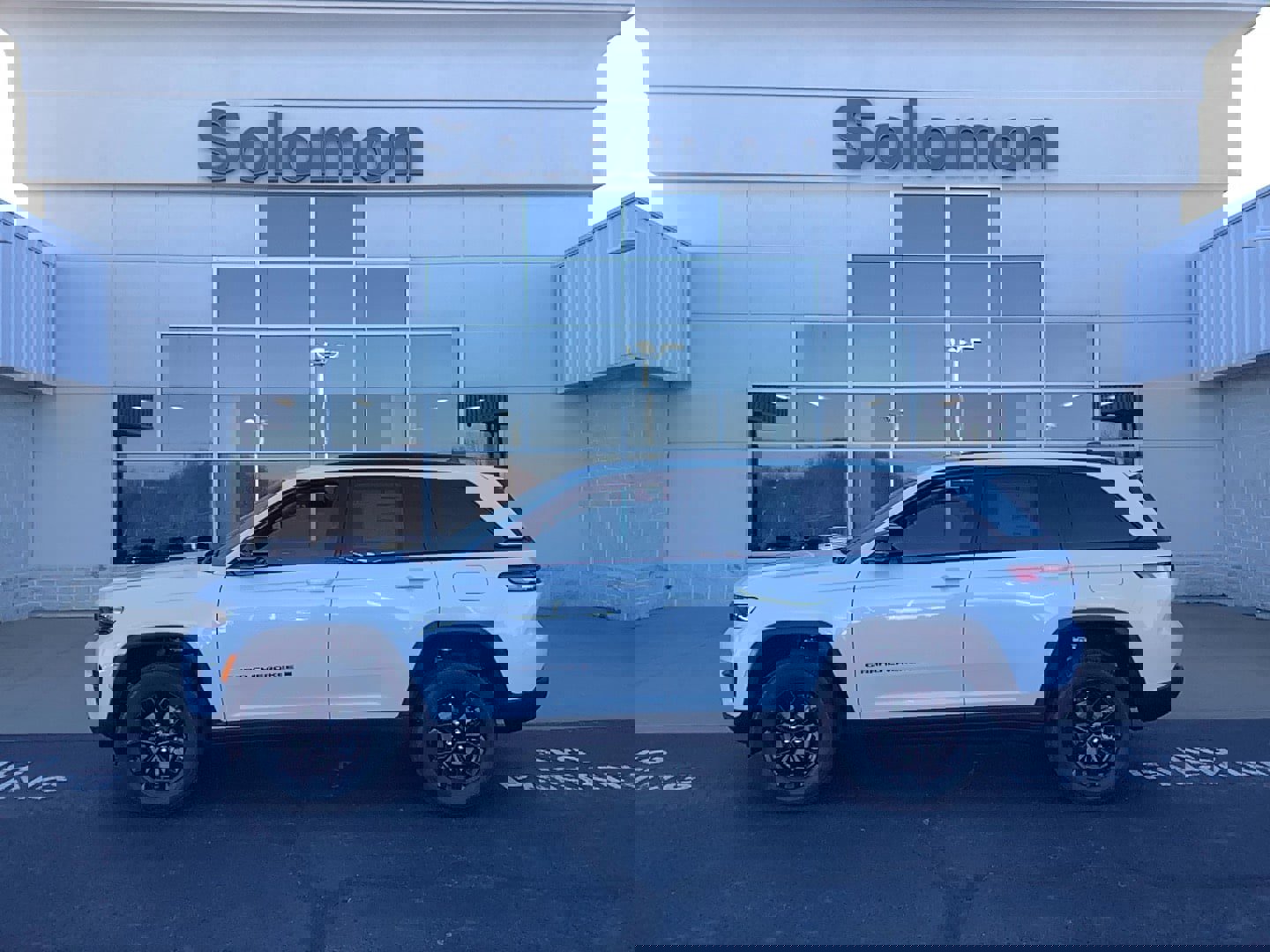 New 2025 Jeep Grand Cherokee Altitude