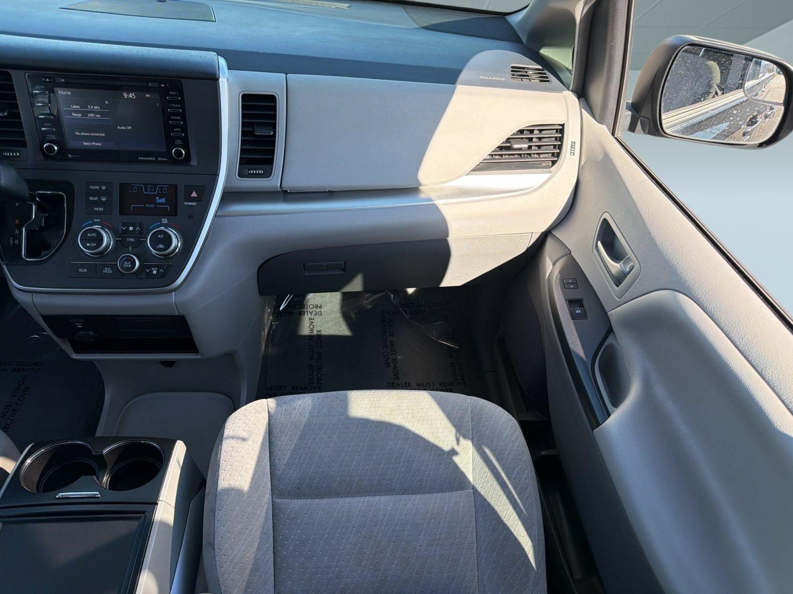 Used 2020 Toyota Sienna LE AWD/4WD image 27