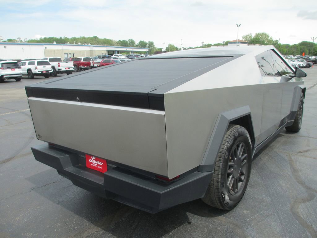 Used 2025 Tesla Cybertruck AWD Crew Cab image 3