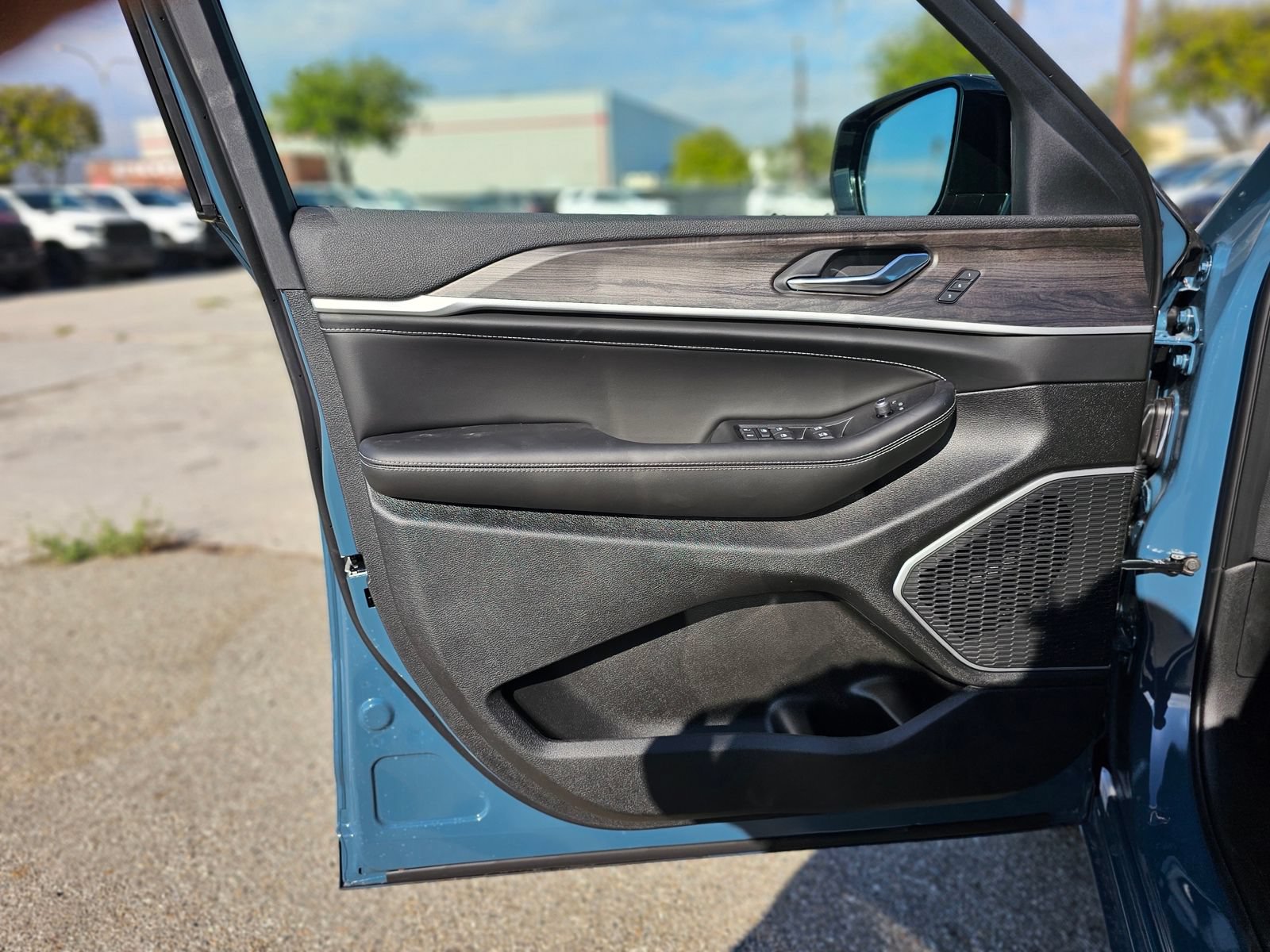New 2026 Jeep Grand Cherokee Limited AWD/4WD image 19